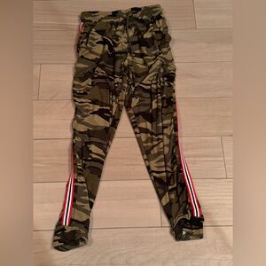 Leggings Depot Camouflage Joggers with Red Stripes MEDIUM with pockets
